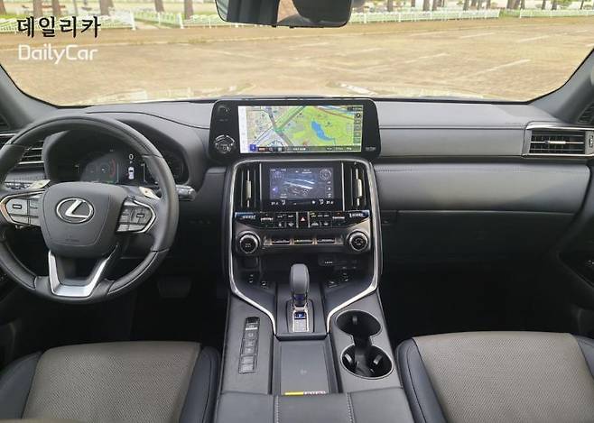 렉서스, LM700h (하이브리드 대형 SUV)