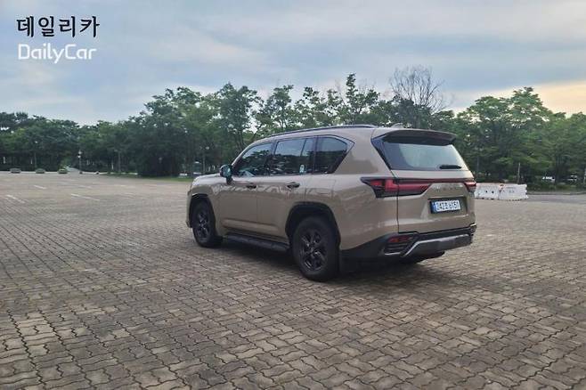 렉서스, LM700h (하이브리드 대형 SUV)