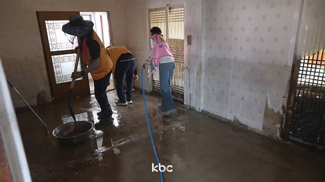 ▲폭우 피해로 수해복구가 한창인 광주광역시