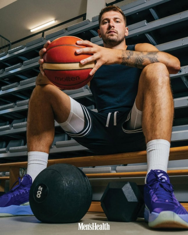 혹독한 몸관리로 체중 감량에 성공한 돈치치. 맨즈헬스 홈페이지