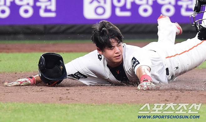 8일 대전 한화생명 볼파크에서 열린 한화와 KIA의 경기. 3회말 1사 만루. 채은성이 3타점 2루타를 날렸다. 1루주자 노시환이 득점에 성공했다. 대전=송정헌 기자songs@sportschosun.com/2025.07.08/