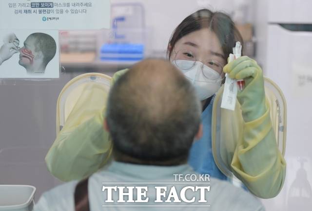 13일 한국거래소에 따르면 인바이오젠 등 코로나 관련주가 급등하고 있다. 사진은 기사 내용과 무관함. /장윤석 기자