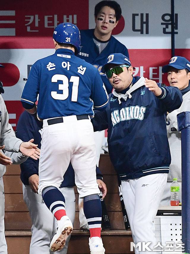 손아섭과 이호준 감독. 사진=김영구 기자