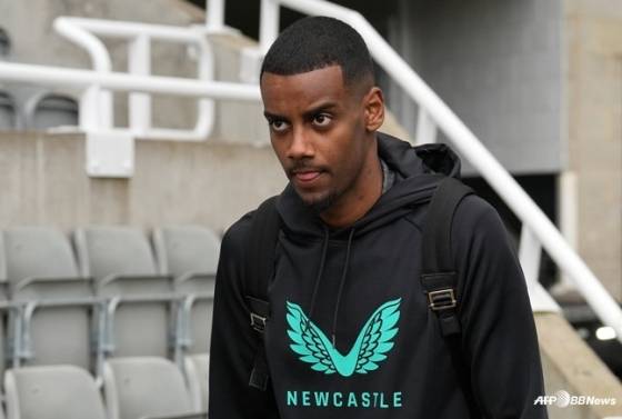 경기장에 도착한 알렉산더 이삭. /AFPBBNews=뉴스1