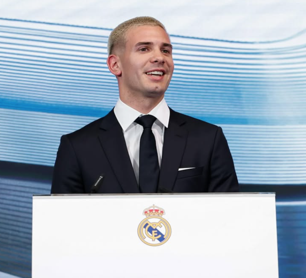 프랑코 마스탄투오노가 마침내 레알 마드리드 유니폼을 입었다(사진=레알 마드리드 구단 SNS)