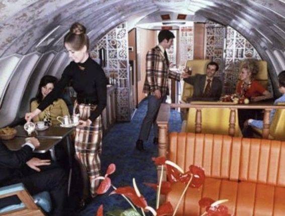 1970년대 보잉 747 내부 모습. 여객기가 대형화하자 기내식, 기내 간식 서비스도 항공사의 경쟁력으로 자리 잡았다. 델타 항공의 비스코프가 대히트를 친 이유디. '에어라인 히스토리' 페이스북