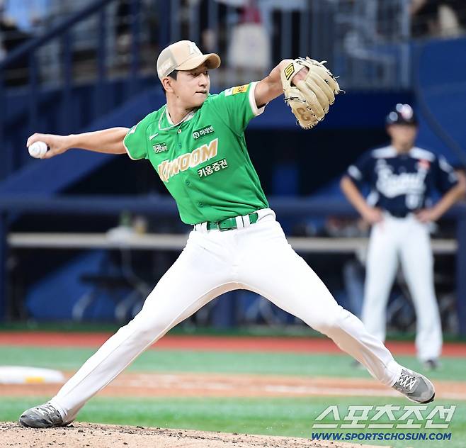 10일 고척스카이돔에서 열린 키움과 두산의 경기. 9회초 마운드 올라 투구하는 키움 마무리 주승우. 고척=송정헌 기자songs@sportschosun.com/2025.08.10/