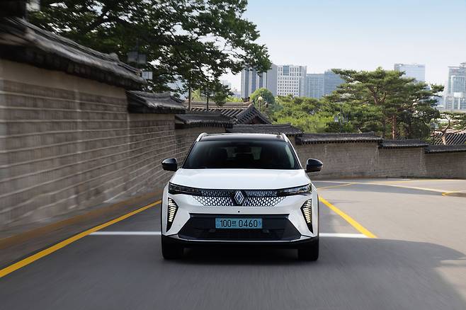 르노의 준중형 전기 SUV ‘세닉 일렉트릭’의 전면부. 르노코리아 제공