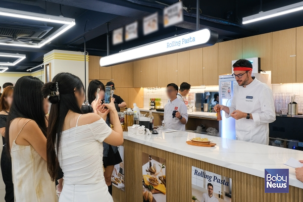 롤링파스타, 파브리 셰프 협업 3탄 '페페 파스타' 출시 기념 미식회 성료. ⓒ더본코리아