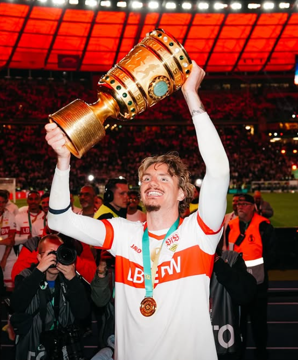 슈투트가르트 공격수 볼테마데의 바이에른 뮌헨 이적이 불발됐다. 독일 매체들에 따르면 바이에른 뮌헨은 분데스리가 역대 최고 이적료인 6500만~7500만 유로를 볼테마데의 영입에 투입했지만 원 소속팀 슈투트가르트는 이적료가 낮다며 그의 이적을 불허했다. 사진출처│볼테마데 인스타그램