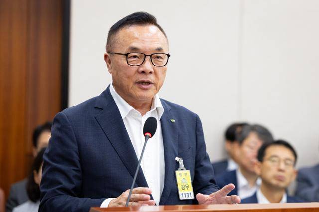 황주호 한국수력원자력 사장이 19일 서울 여의도 국회에서 열린 제428회 국회(임시회) 산업통상자원중소벤처기업위원회 제2차 전체회의에 출석해 의원 질의에 답하고 있다. 뉴스1