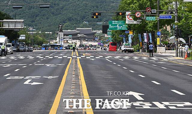 '민방위 훈련' 교통통제로 텅 빈 세종대로.