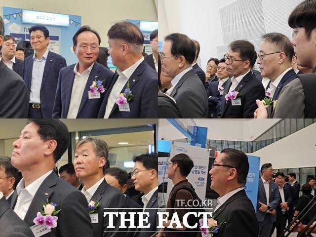 개막 행사에 참석한 뒤 은행장들은 부스를 찾아 현장 직원들을 격려했다. (왼쪽부터 차례대로) 이환주 국민은행장, 김성태 IBK기업은행장, 최우형 케이뱅크 행장, 이호성 하나은행장. /이선영 기자