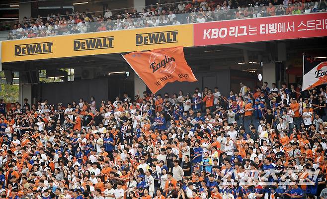 20일 대전 한화생명볼파크에서 열린 한화 이글스와 두산 베어스의 경기. 한화 홈 팬들이 열띤 응원전을 펼치고 있다. 대전=박재만 기자 pjm@sportschosun.com/2025.08.20/