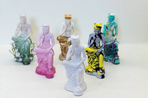 김미경 본부장이 좋아하는 청자 키링과 외규장각 의궤 머그, 반가사유상 미니어처는 스테디셀러다.