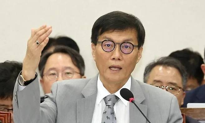 이창용 한국은행 총재가 19일 서울 여의도 국회에서 열린 기획재정위원회 전체회의에서 답변하고 있다. 김경호 선임기자 jijae@hani.co.