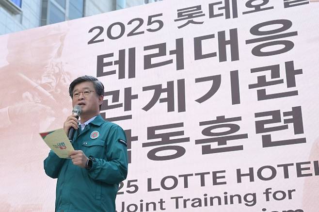 김길성 서울 중구청장이 지난 19일 롯데호텔 서울EX타워에서 열린 드론 테러를 가정한 합동훈련에 대해 말하고 있다. 중구 제공