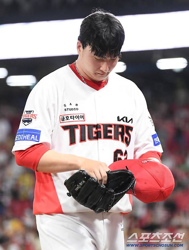 22일 광주 기아 챔피언스필드에서 열린 LG-KIA전. 9회초 등판했지만 동점을 허용한 정해영이 강판되고 있다. 광주=정재근 기자 cjg@sportschosun.com/2025.7.22/