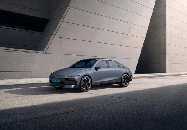 국내 전기차 중 1회 충전 최대 주행가능거리를 달성한 현대차의 신형 전기차 더 뉴 아이오닉 6. 현대차 제공