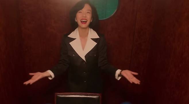 강윤성 감독은 임수정 캐스팅에 대해 "제 기억에는 이런 인물 연기를 한 적이 없는 것으로 알고있는데 점점 흑화되는 모습을 보며 놀라웠다"며 "윤태호 작가님도 양정숙의 이미지가 본인이 생각한 것과 달랐지만, 임수정씨의 해석이 더 좋다고 하셨다"고 말했다. 월트디즈니 컴퍼니 코리아 제공