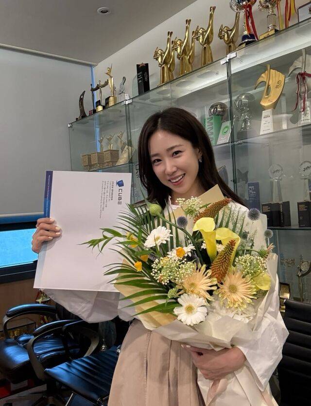 큐브엔터테인먼트 식구가 된 '야구 여신' 방송인 최희가 소감을 밝혔다. / 최희 소셜미디어