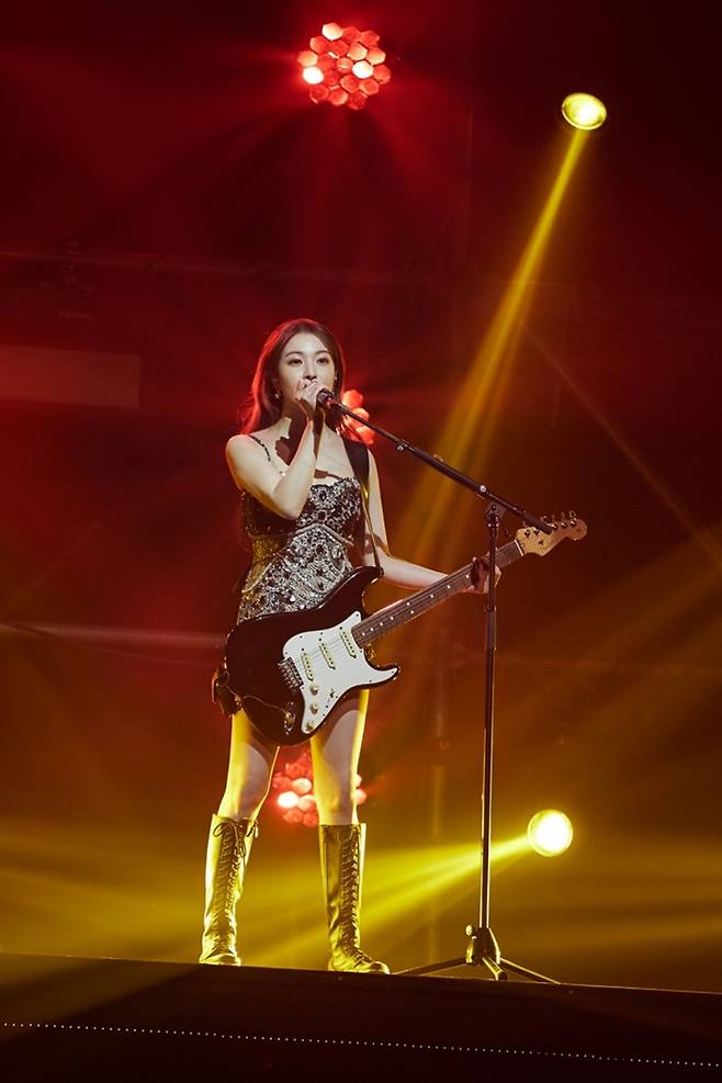 보아는 싱어송라이터이자 프로듀서이면서, 현재 소속사 SM엔터테인먼트의 이사직을 맡고 있다. SM엔터테인먼트 제공