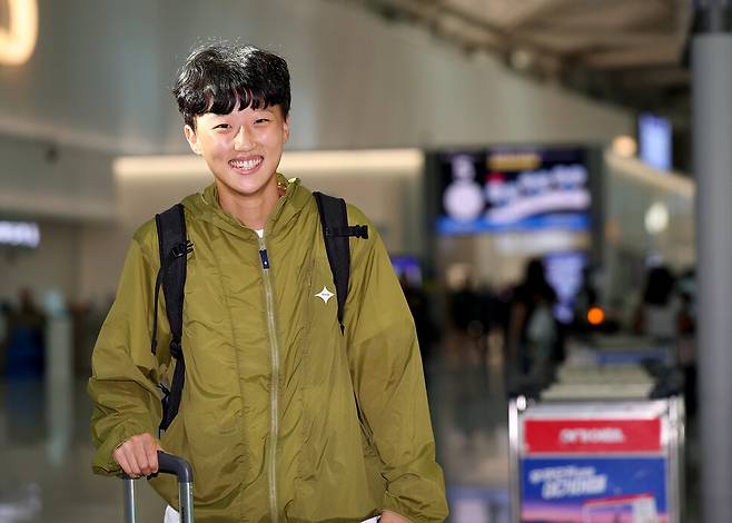 정다빈 선수가 2025년 7월24일 인천 영종도 인천공항에서 출국 준비를 하고 있다. 이종근 선임기자 root2@hani.co.kr