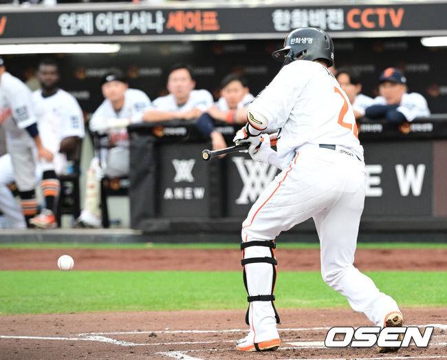 2회말 무사 2루 한화 채은성이 희생번트를 대고 있다. 2025.06.05 /OSEN DB