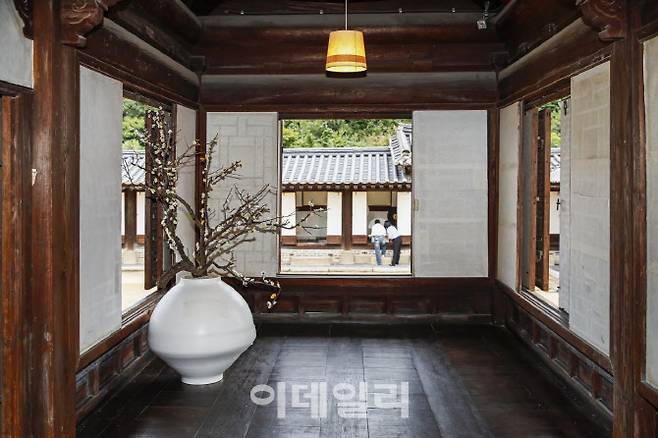 2024년 ‘낙선재유(遊)_이음의 결’ 전시 현장. (사진=국가유산청)