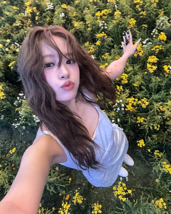 ⓒ안유진 SNS