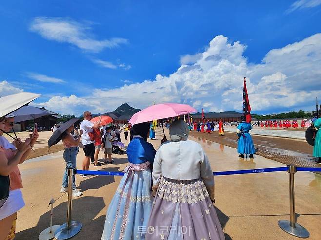 방한 외국 관광객들./사진-투어코리아