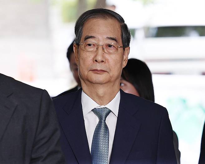 12·3 비상계엄 과정에서 윤석열 전 대통령의 내란 행위를 방조한 혐의를 받는 한덕수 전 국무총리가 27일 오후 서초구 서울중앙지방법원에서 열린 구속 전 피의자 심문(영장실질심사)에 출석하고 있다. 2025.8.27 뉴스1