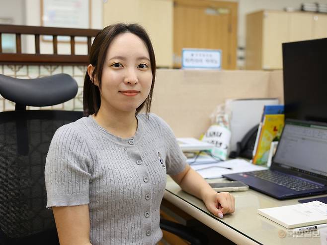 경주시청 국제협력팀에서 연수를 받고 있는 일본 우사시청 소속 다카야마 아야노 씨. 경주시 제공
