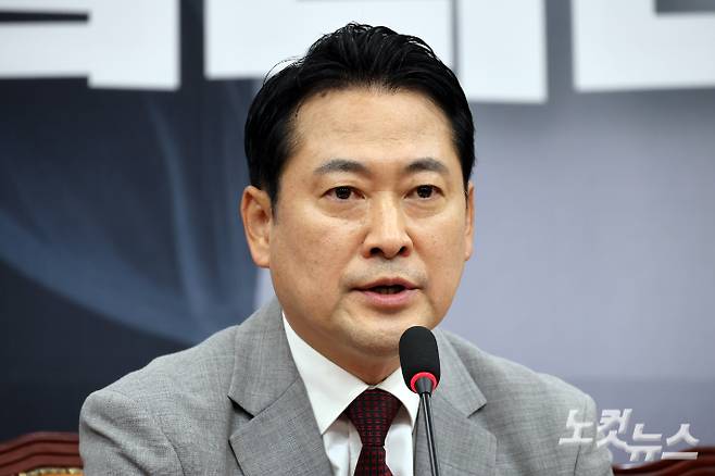 국민의힘 장동혁 대표가 27일 서울 여의도 국회에서 열린 최고위원회의에서 모두발언을 하고 있다. 윤창원 기자