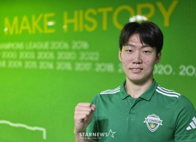 지난달 23일 전주월드컵경기장에서 열린 강원FC와의 하나은행 K리그1 2025 23라운드를 마친 뒤 공동취재구역에서 취재진과 만난 전북 현대 강상윤. /사진=김명석 기자