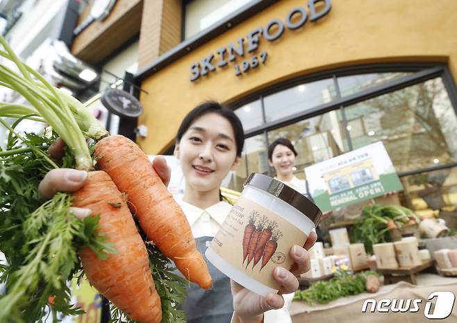 구다이글로벌이 새 인수 대상으로 타진하는 스킨푸드의 로드샵 모습. 2021.3.26/뉴스1 ⓒ News1 권현진 기자