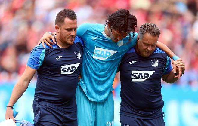 분데스리가 데뷔전에서 부상을 당한 마치다 고키. 로이터연합뉴스