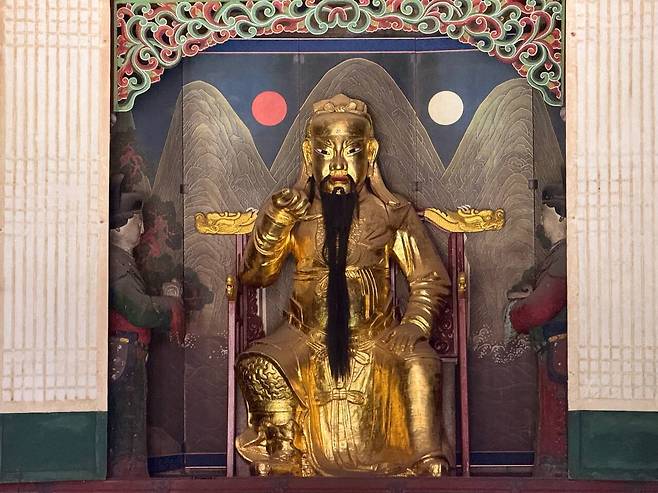 28일 오전 서울 종로구 숭인동 동묘 안에 있는 관우 소상(小像). /이호준 기자