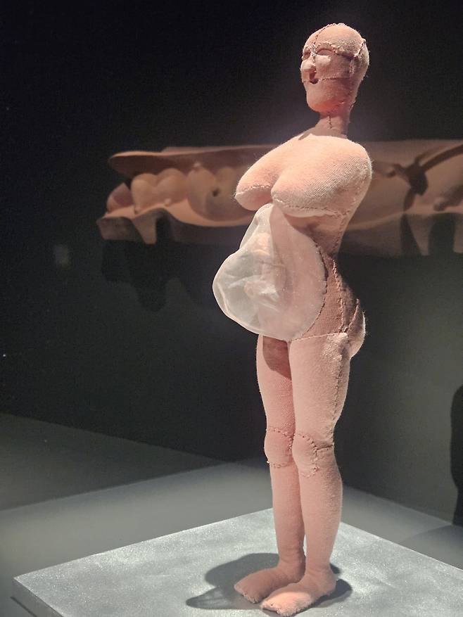 "Umbilical Cord" by Louise Bourgeois is on view at “Louise Bourgeois: The Evanescent and the Eternal,” at Hoam Museum of Art in Yongin, Gyeonggi Province. (Park Yuna/The Korea Herald)