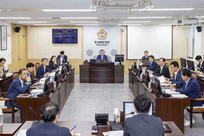 경북도의회 문화환경위원회(위원장 이동업) 회의 전경. 경북도의회 제공