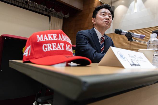 강훈식 대통령 비서실장이 28일 서울 용산 대통령실 청사에서 열린 기자간담회에서 발언을 하고 있다. /뉴스1