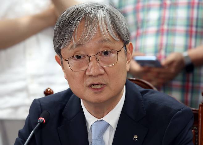 이찬진 금융감독원장이 28일 오후 서울 중구 은행연합회에서 열린 은행장들과의 간담회에서 모두 발언을 하고 있다. /뉴스1