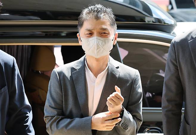 SM엔터테인먼트 시세조종 공모 의혹을 받는 김범수 카카오 창업자가 29일 오후 서울 양천구 남부지법에서 열린 결심공판에 출석하고 있다. 2025.8.29/뉴스1