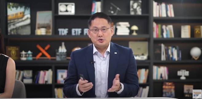 윤병호 미래에셋자산운용 전략ETF운용본부장이 29일 열린 웹세미나에서 TIGER 리츠부동산인프라TOP10에 대해 설명하고 있다./사진=유튜브 캡쳐