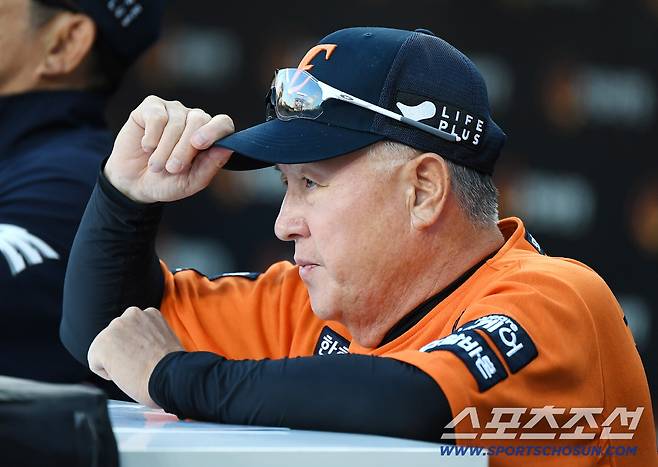 29일 대전 한화생명볼파크에서 열린 삼성-한화전. 한화 김경문 감독이 그라운드를 응시하고 있다. 대전=정재근 기자 cjg@sportschosun.com/2025.8.29/