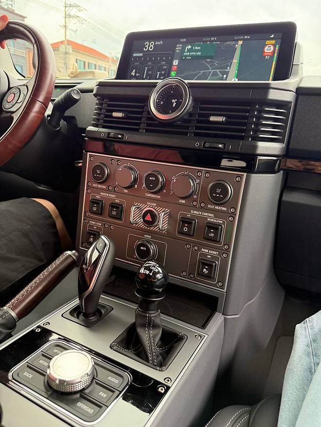 이네오스 '그레나디어' 실내. 정원일 기자