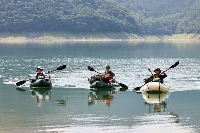 무인도(부쉬섬)에 상륙하기 위해 다가오고 있다. 김종호 기자