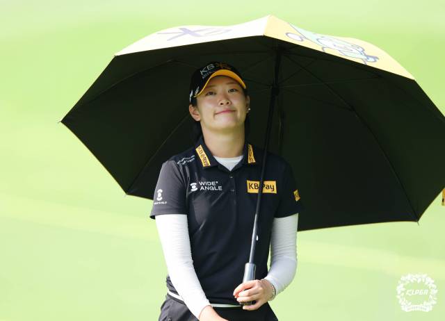 페어웨이를 걷고 있는 방신실. 사진 제공=KLPGA