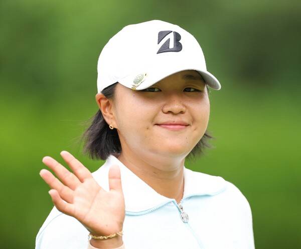 2025년 한국여자프로골프(KLPGA) 투어 제14회 KG 레이디스 오픈 우승 경쟁에 뛰어든 신다인 프로가 2라운드에서 경기하는 모습이다. 사진제공=KLPGA