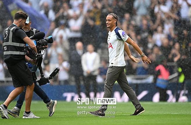 ▲ 시몬스는 토트넘이 반드시 확보해야 했던 멀티 멀티 성향의 공격자원이다. 바르셀로나 유스 출신으로 어릴 때부터 큰 기대를 받아왔던 시몬스는 정상급 선수로 발돋움한 라이프치히에서 통산 78경기 22골 24어시스트를 기록하며 토트넘의 7번 주인이 됐다.